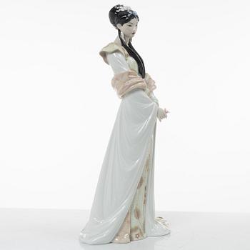 José Luis Santes, figurine, "Chinese beauty", Lladró, Spain, 2012-2022.
