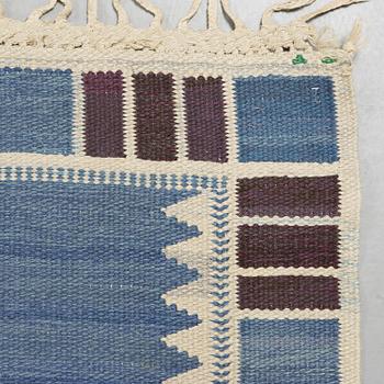 BARBRO NILSSON, matta, rölakan, "Salerno blå med enkel bård", 319,5 x 224 cm, signerad AB MMF BN.