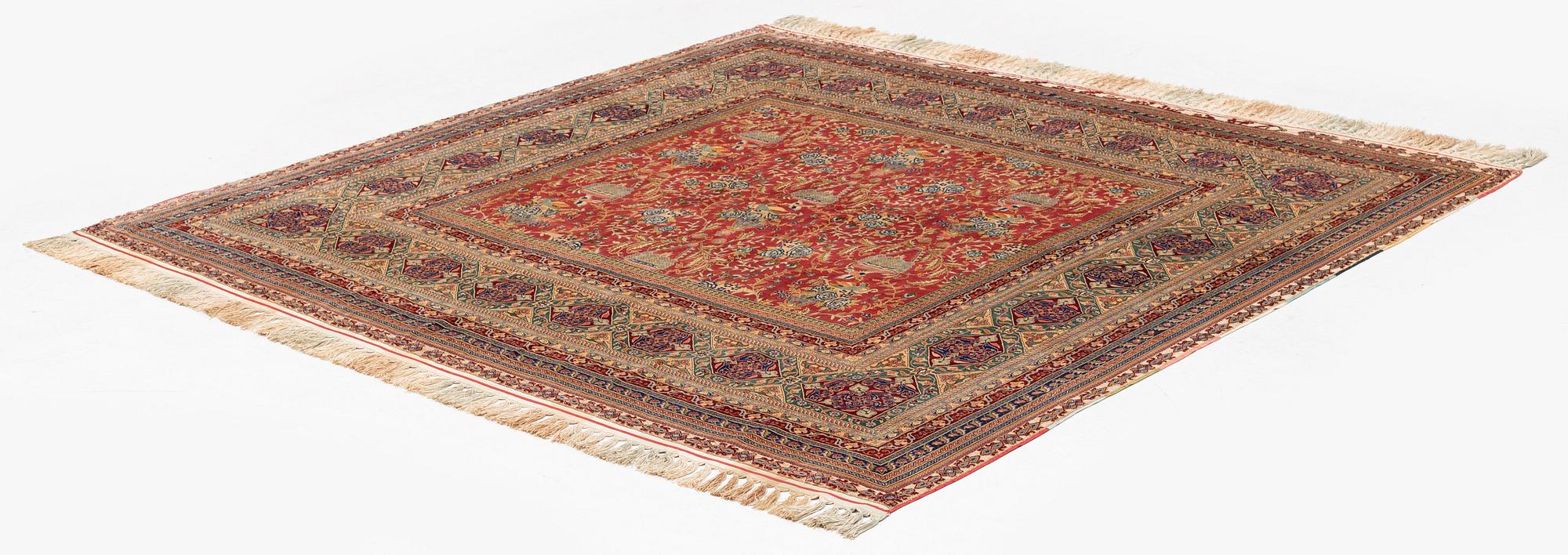 Matta, silke och metall, Hereke, signerad Ali Oglus ateljé, daterad 1961, ca 204 x 190 cm.