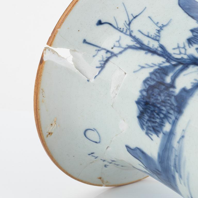 A Chinese blue and white vase, Transition, 17th century.