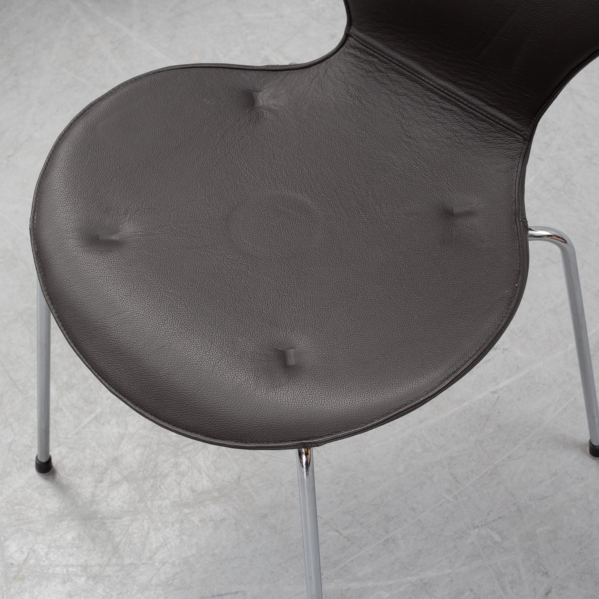 Arne Jacobsen, stolar, 4st, "Sjuan", Fritz Hansen, Danmark, 2000.