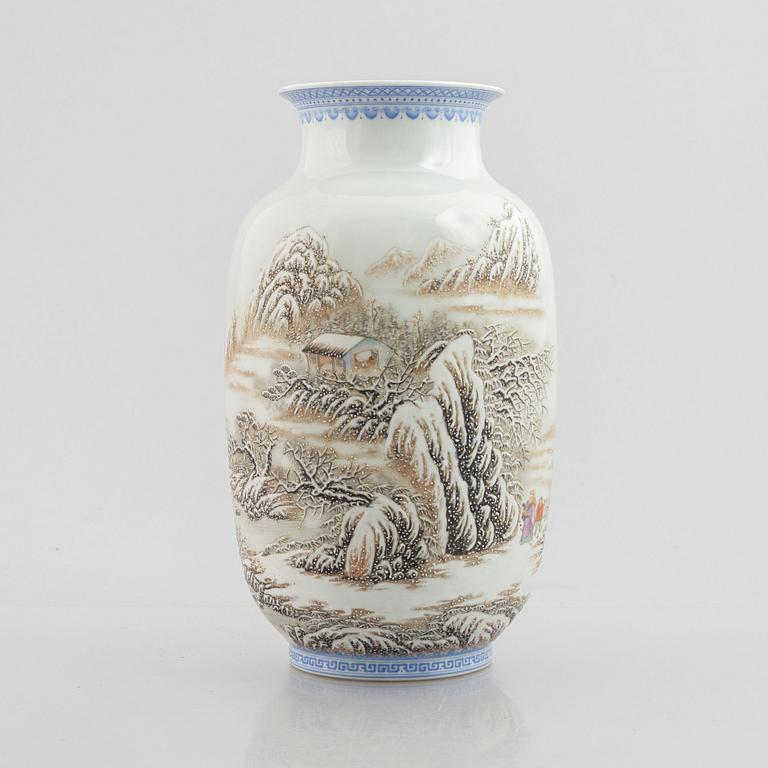 Vas, porslin, Kina, 1900-talets senare del.