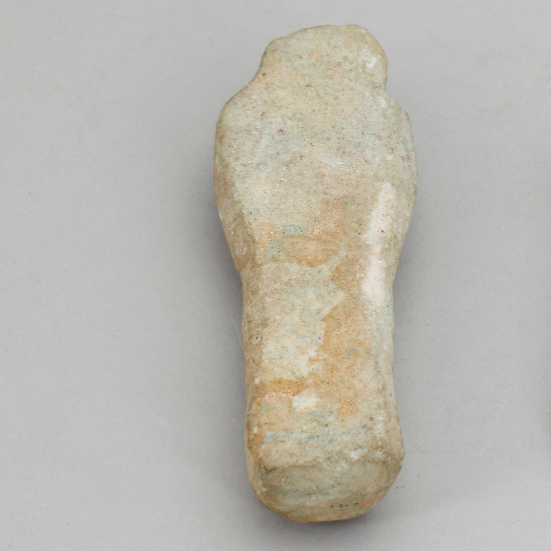 PARTI FORNFÖREMÅL, 13 delar, lergods, fajans, brons, mest Egypten och sentid, ca 664-331 f Kr.