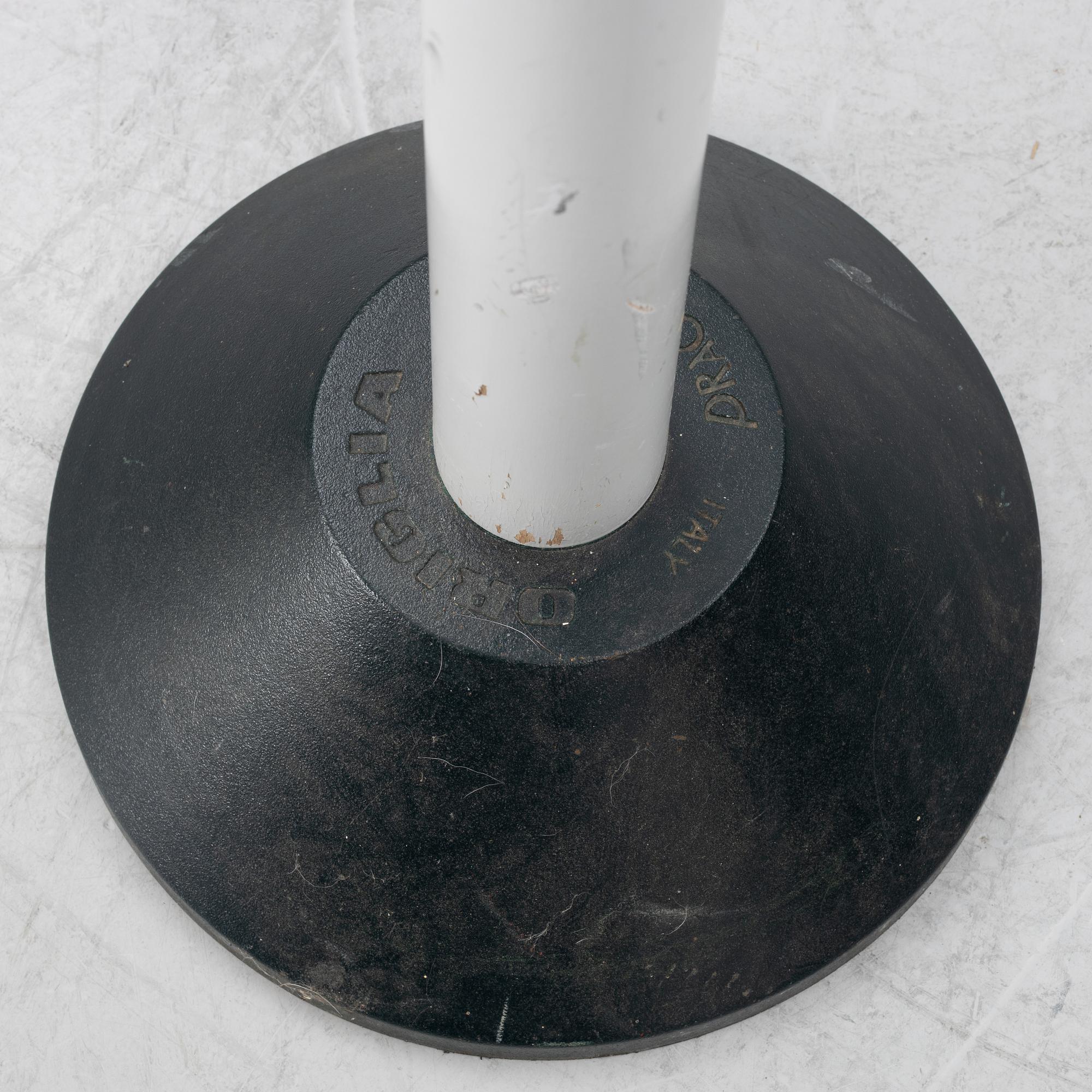 Ugo Nespolo, tamburmajor, "L'albero dei cappelli", Origlia Pragma, Italien.