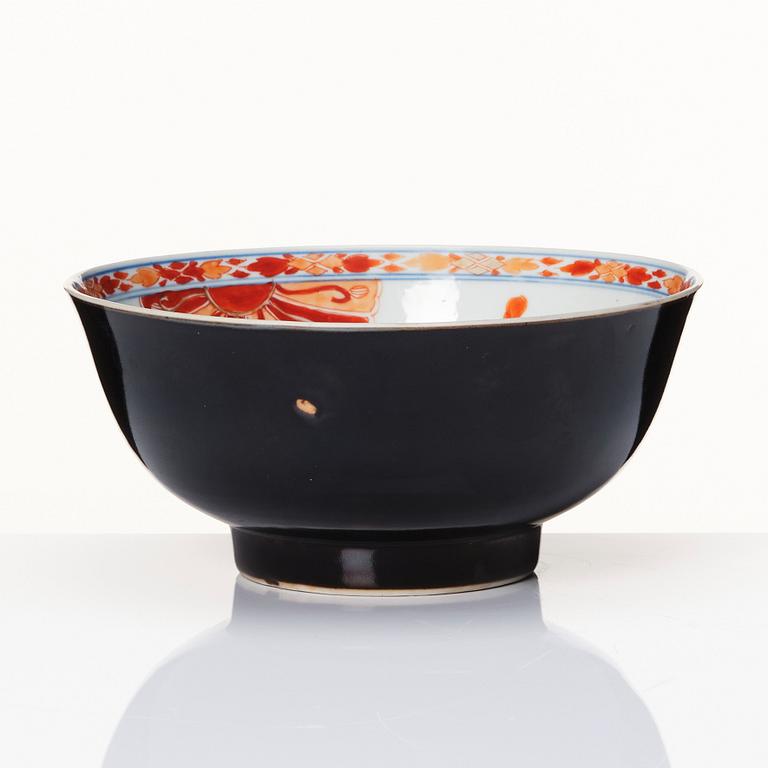 A black and iron red decorated bowl, Qing dynasty, early 18th Century.