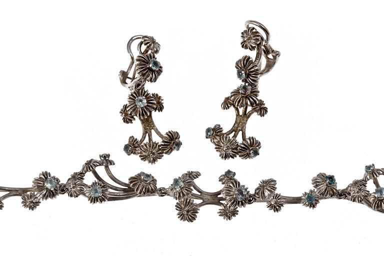 COLLIER samt ÖRHÄNGEN, 18 K vitguld med akvamariner. Vikt ca 83 gr.