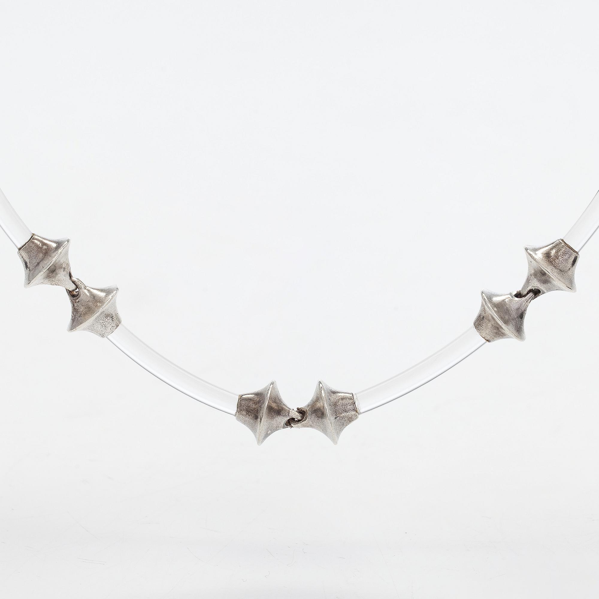 Björn Weckström, kaulakoru, "Destinina", hopeaa, akryylia.