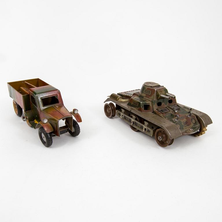 A lot of four Märklin and Gescha tinplate military vehicles Germany 1930s.