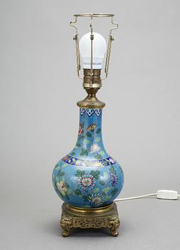 BORDSLAMPA, Kina, cloisonne och mässing, 1900-tal.