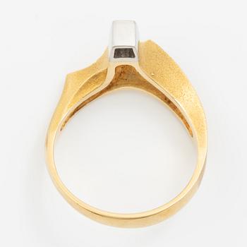 Björn Weckström, Ring, 18K guld med en rund briljantslipad diamant, Finland 1973.
