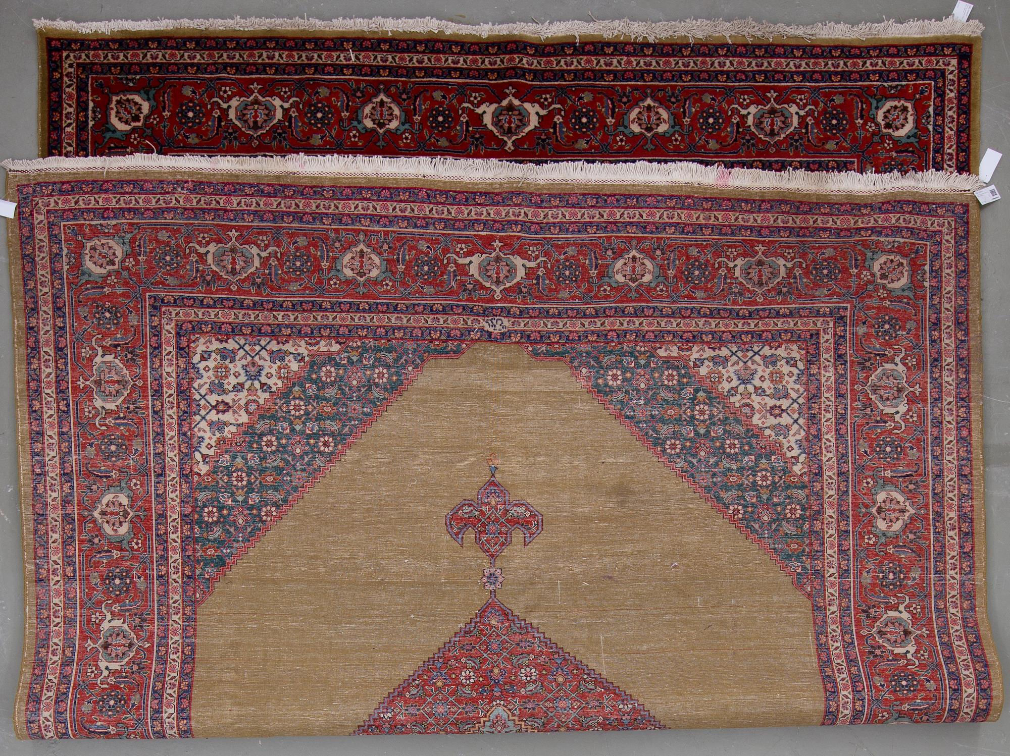 MATTA, sannolikt Täbris, ca 362 x 268 cm.