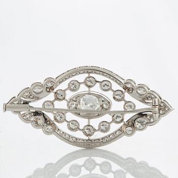 A platinum brooch set with old-cut diamonds with a total weight of ca 2.00 cts.