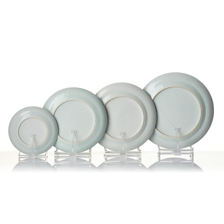 Servisdelar, 18 stycken, porslin. Qingdynastin, omkring 1900.