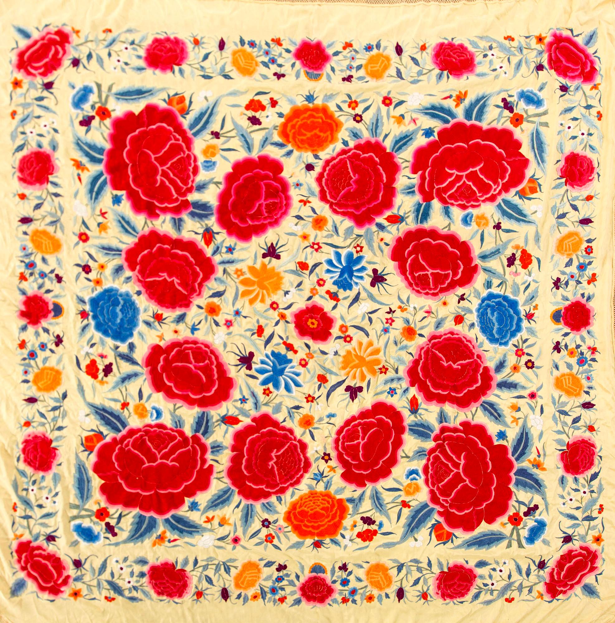 SJAL, Kina 1920-tal, silkebroderi på siden ca 156 x 156 exkl fransar.