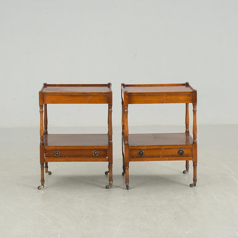 SÄNGBORD/SIDOBORD, ett par, 1900-talets senare del.