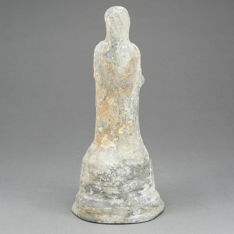 SKULPTUR, antiken, troligen föreställande feniciska gudinnan Tinnit/Tanit, lergods.
