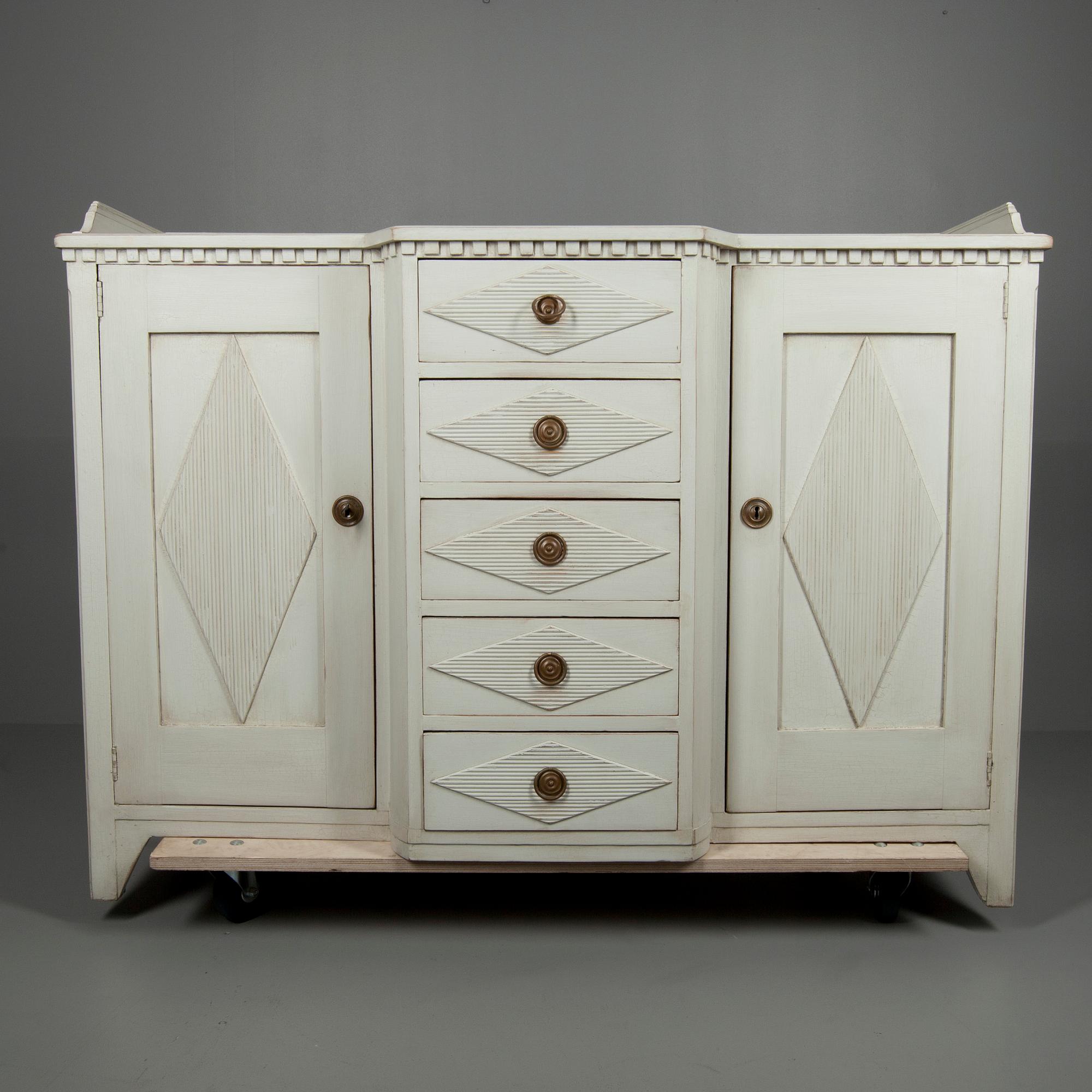 SKÄNK, gustaviansk stil, sekelskiftet 1800/1900.