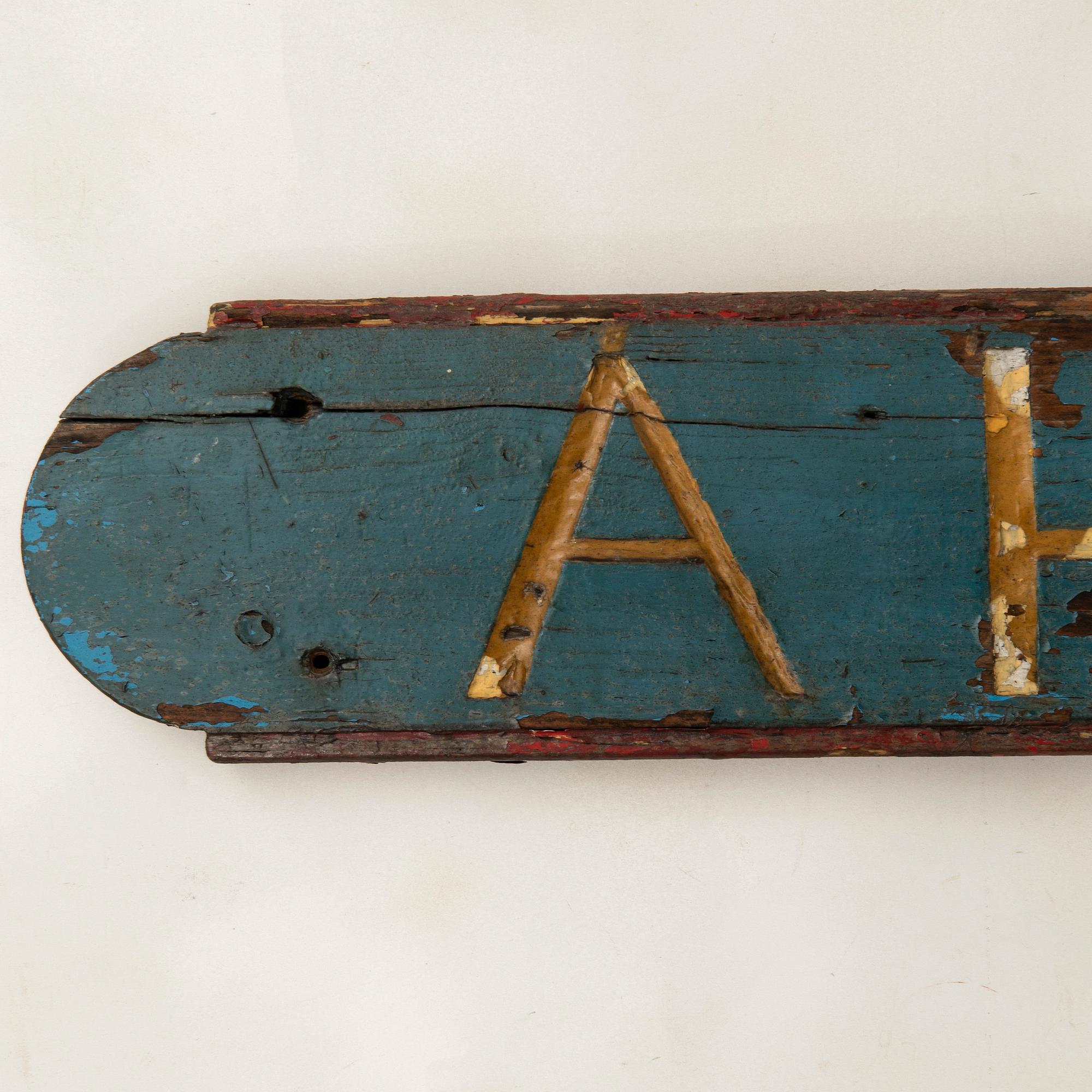 Namnskylt för båt "Ahus" 1900-tal.