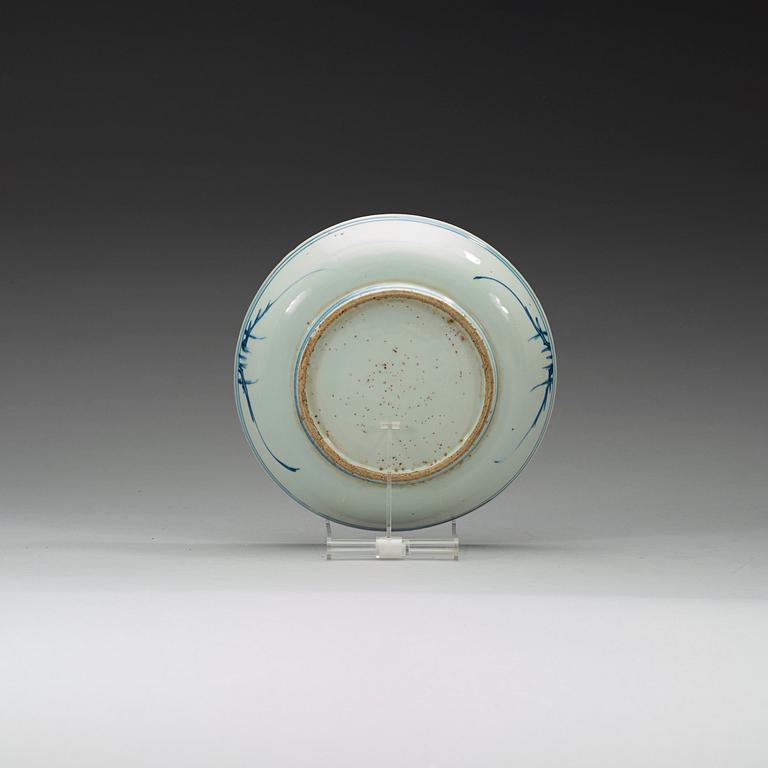 TALLRIKAR, tre stycken, porslin. Ming dynastin, Tianqi/Chongzhen 1600-tal.