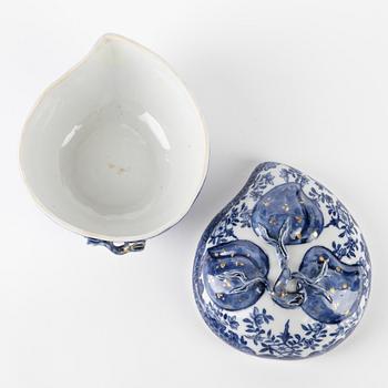 A blue and white peach shaped Chinese Export tureen with cover, Qing dynasty, Qianlong (1736-95).