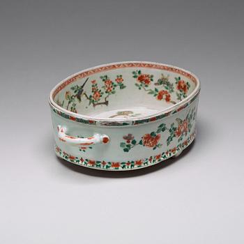 A famille verte Jardiniere/Basket, Qing dynasty, Kangxi (1662-1722).