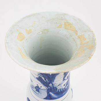 A Chinese blue and white vase, Qing dynasty, 18th Century.