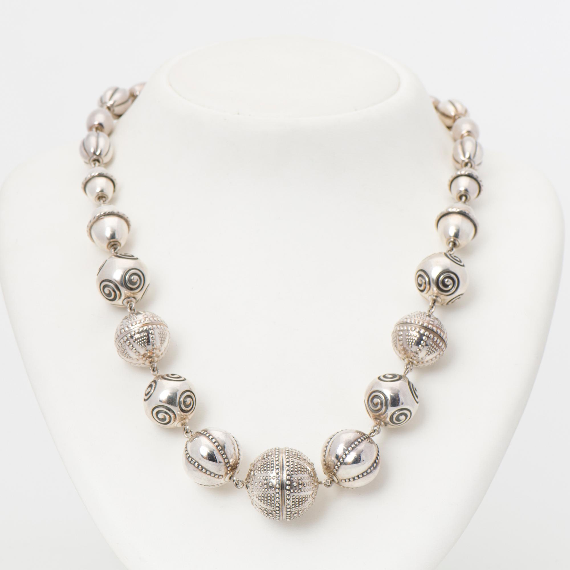 KAULAKORU, "Halikon kääty", hopeaa. Kalevala Koru.