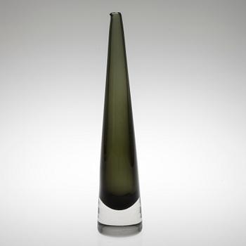 KARAFF, klart och grönt glas, "Istapp", signerad Timo Sarpaneva Iittala 3288.