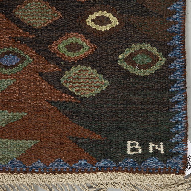 BARBRO NILSSON, matta, gobelängteknik, 289,5 x 238,5 cm, "Tånga brun och grön", signerad AB MMF BN.