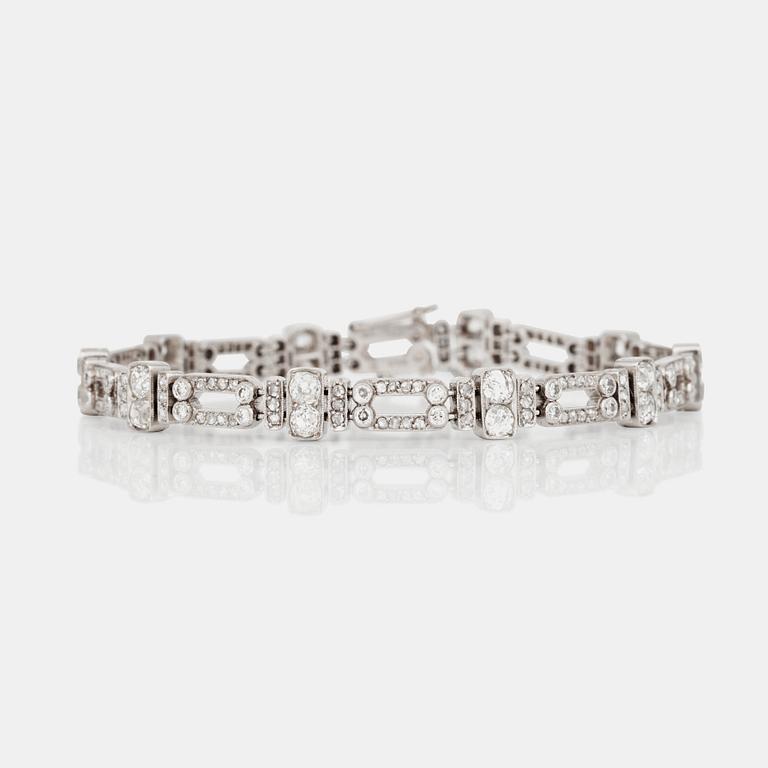 An old- and rose-cut diamond bracelet. Total carat weight circa 3.00 cts. Made by W.A Bolin, Stockholm 1936.