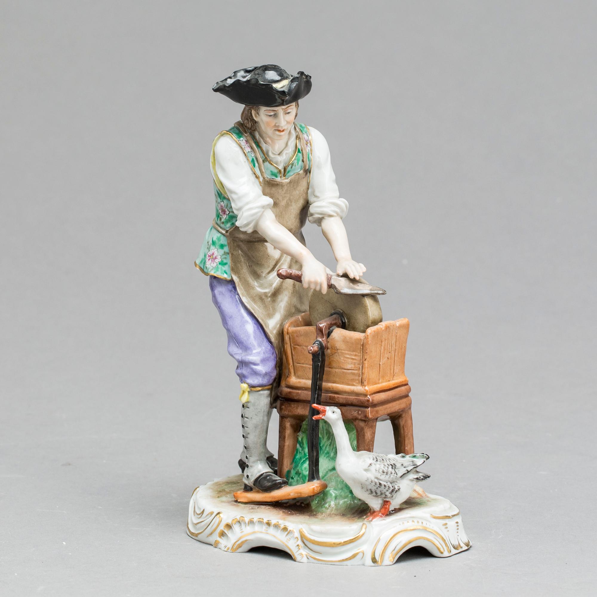FIGURIN, Capo di Monte-liknande märke, porslin, 1900-tal.