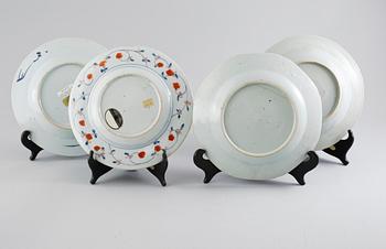 FOUR PLATES AND ONE DISH, Qianlong (1736- 1795) and Jiaqing (1739-1820).