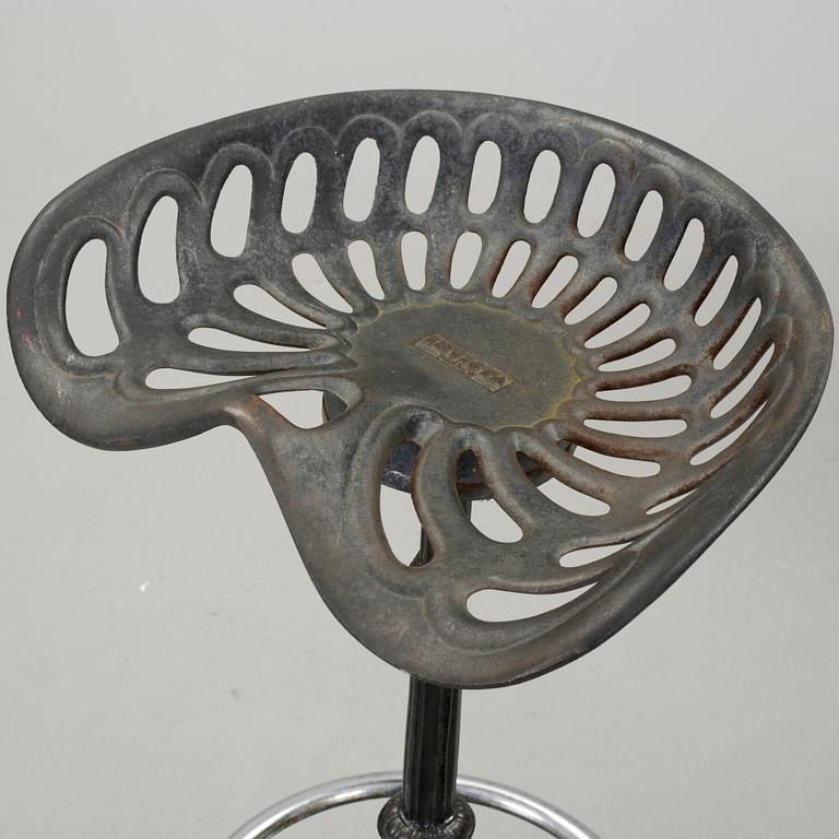 BARSTOLAR, ett par, Invicta, Frankrike, 1900-talets mitt.