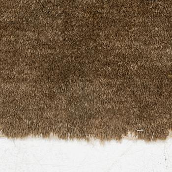 Carpet, China, approx. 137 x 207 cm.