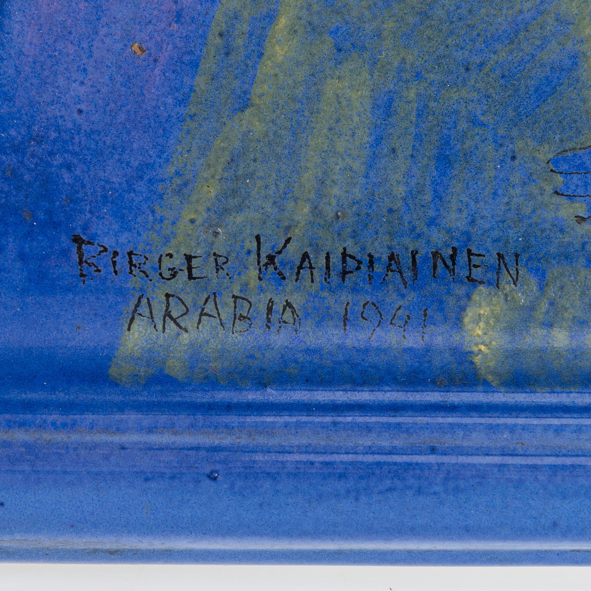 Birger Kaipiainen, a stoneware tray , signed Birger Kaipiainen Arabia 1941.