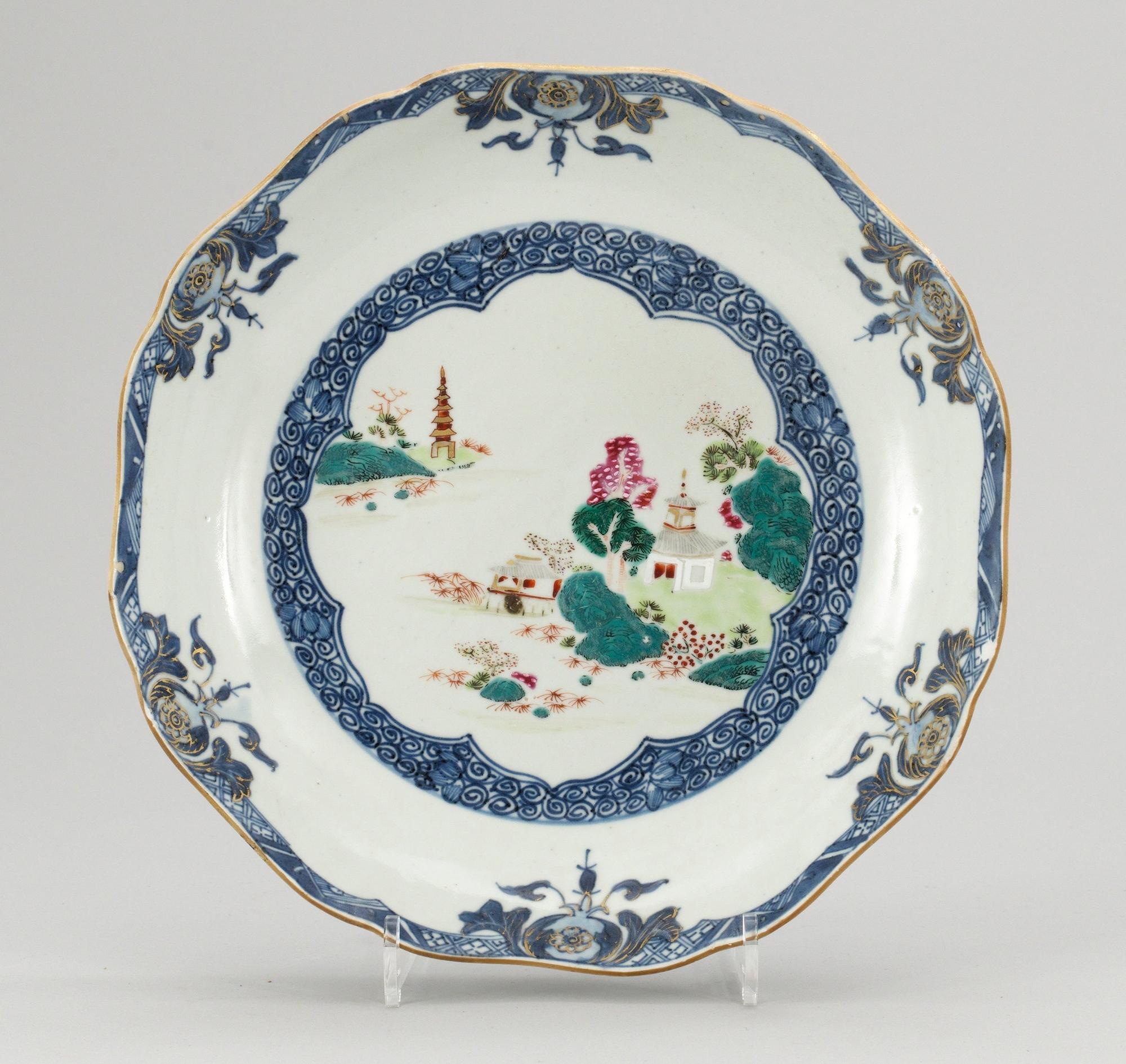 SKÅLFAT, porslin. Qing dynastin. Qianlong (1736-95).