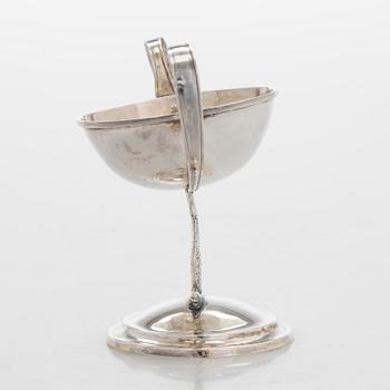 Saltkar, silver, C. I. Rindell 1810-37, och matskedar, 6 st, silver, A. Mörck, Björneborg 1800-talets första hälft.