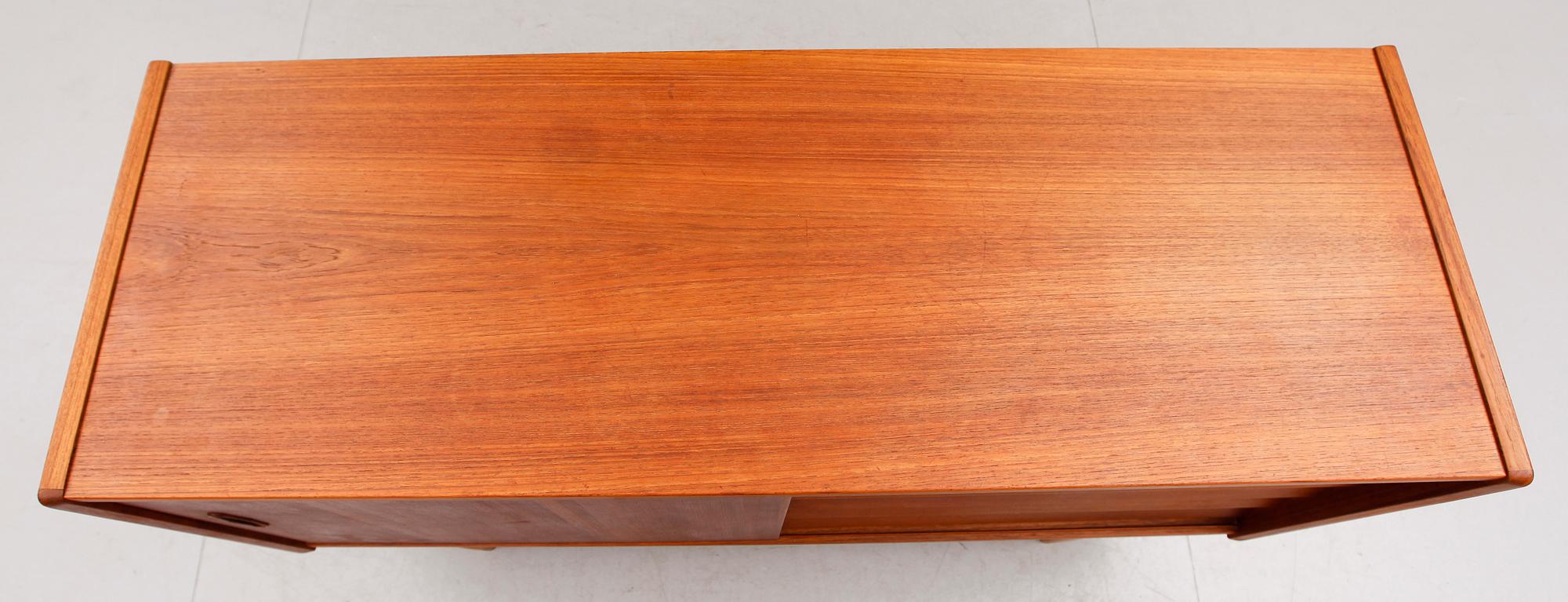 SIDEBOARD, "Trio", Nils Jonsson, Troeds, 1900-talets andra hälft.