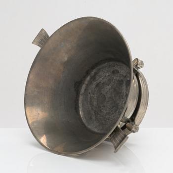Paavo Tynell, a 1930's bowl for Taito.