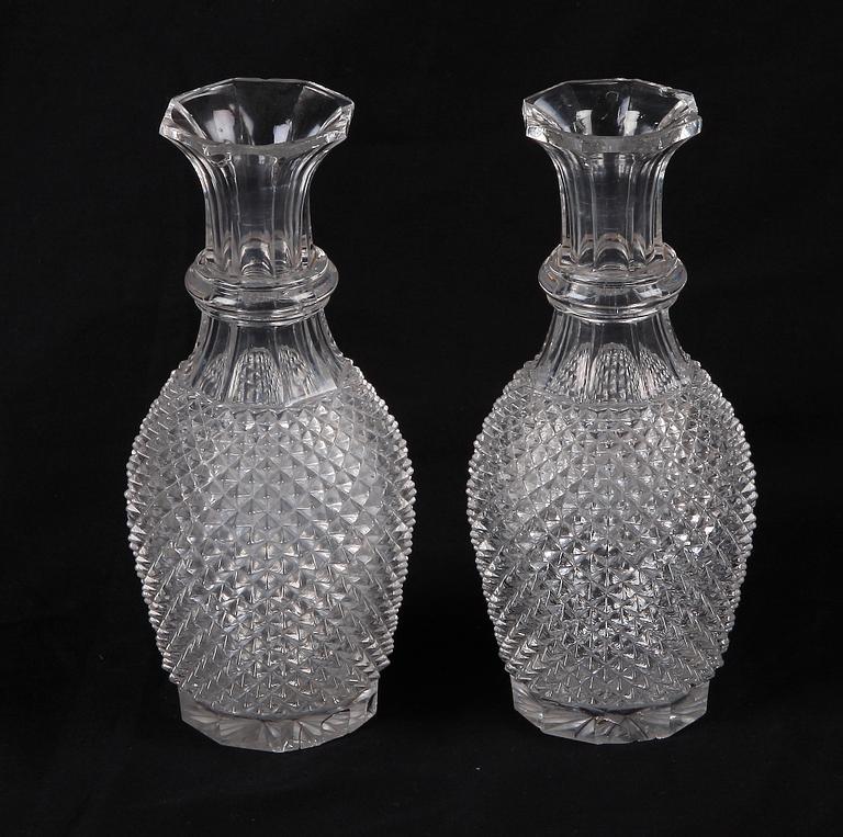 FLASKOR, ett par, glas. Empire, 1800-tal.