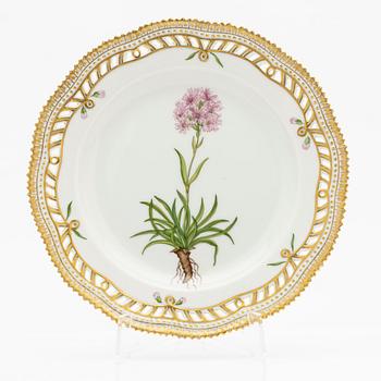 Royal Copenhagen, Tallrik, "Flora Danica", 1969-1974.