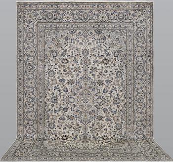 A Kashan carpet, ca 346 x 242 cm.