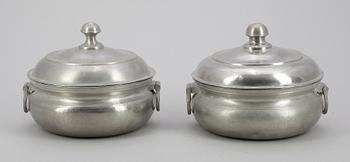 GRÖTSKÅLAR, 2 st, tenn, Eric Wikgren, Nyköping, 1800-talets första hälft.