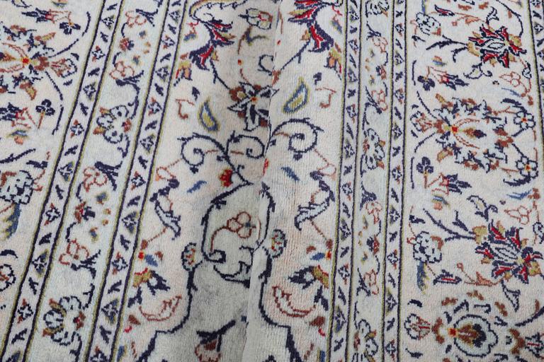 A carpet, Kashan, ca 305 x 198 cm.