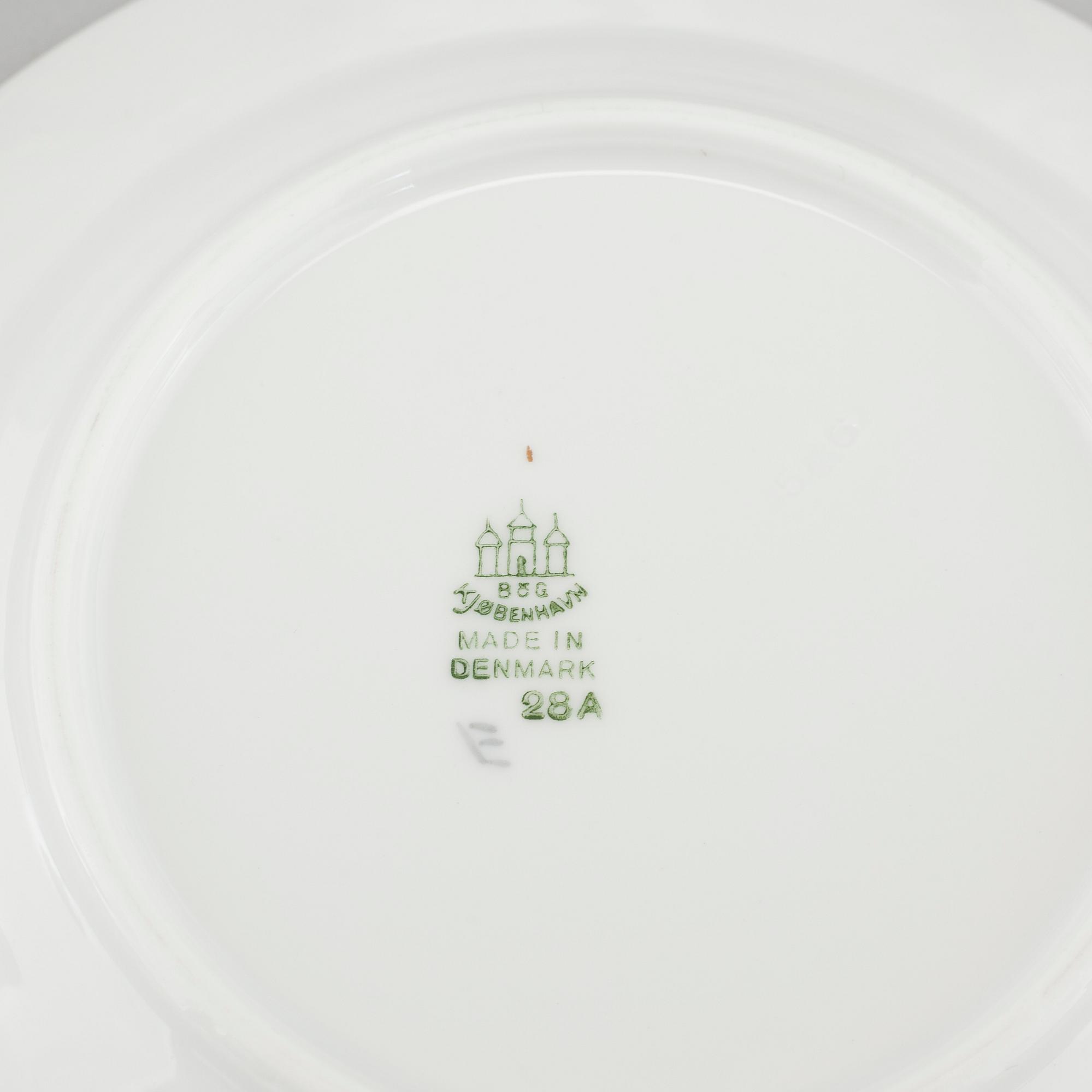 46 pieces of porcelain tableware from Bing & Gröndahl, second half of the 20th century.