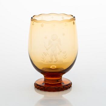 Gunilla Jung, pokaali, signeerattu Gunilla Jung, Karhula, epäselvä päiväys. Suunniteltu 1937.