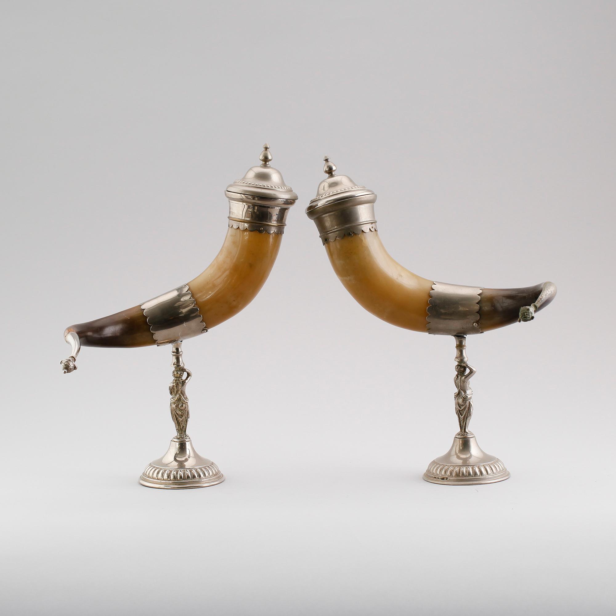 DRYCKESHORN, 1 par, nickel och horn, 1900-talets första hälft.