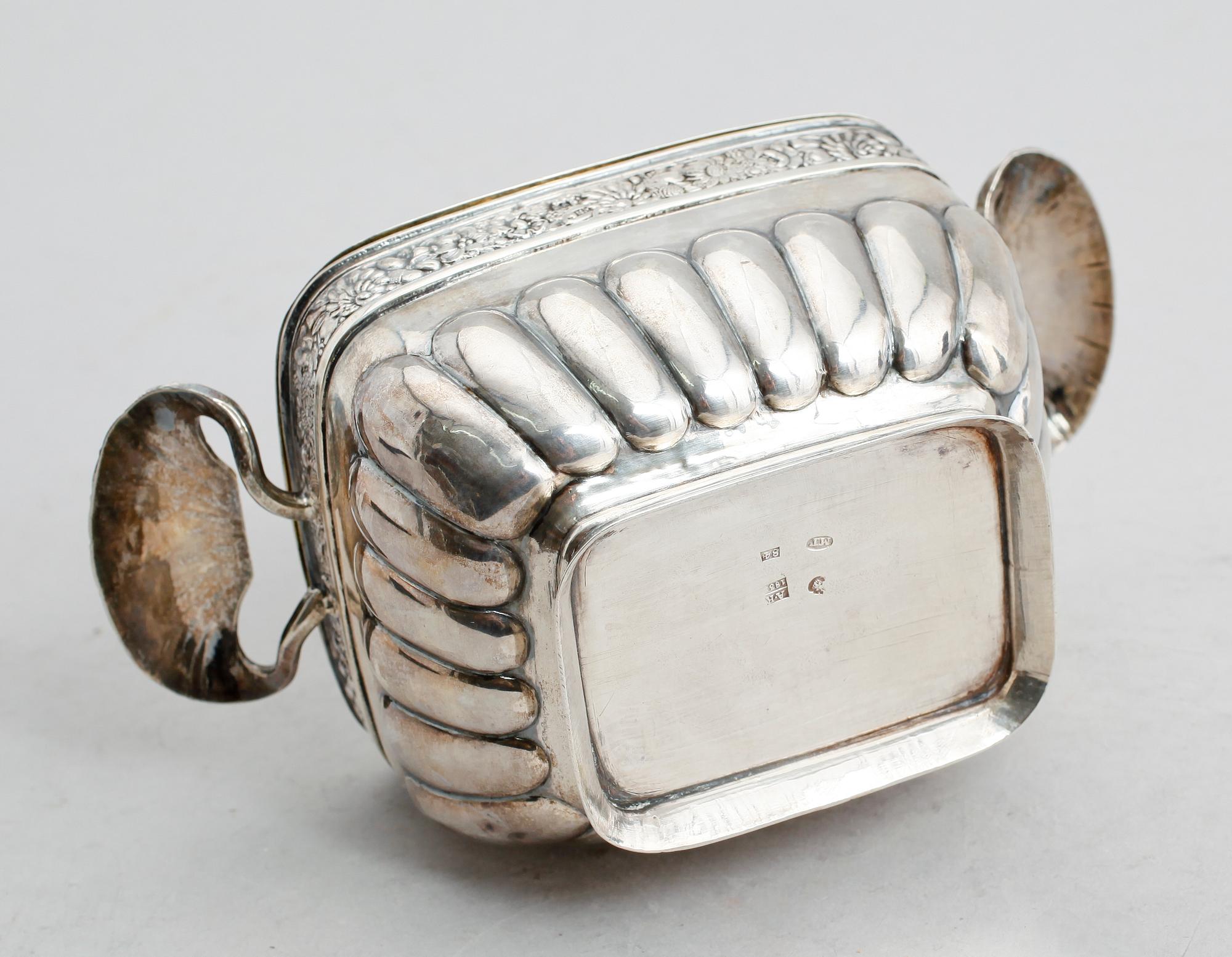 SOCKERSKRIN med lock, silver, Ryssland 1830-tal. Vikt ca 289 gram.