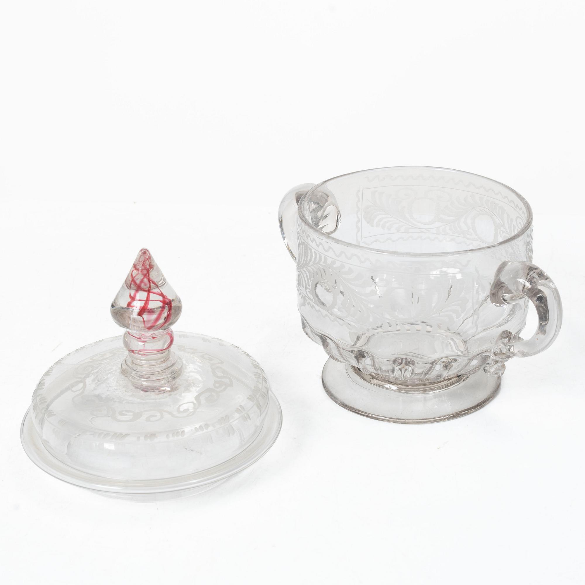 A covered bonbonnière, 18th Century.