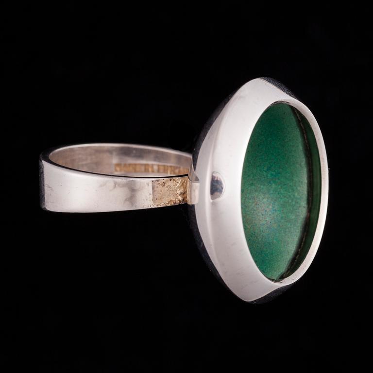 RING, silver, grön emalj. Åbo Guldsmeds Åbo 1972. Vikt ca 11,9 g.